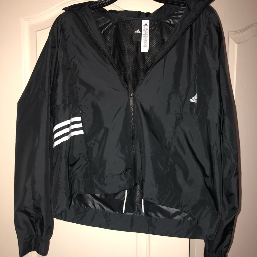 Adidas windbreaker slightly cropped
